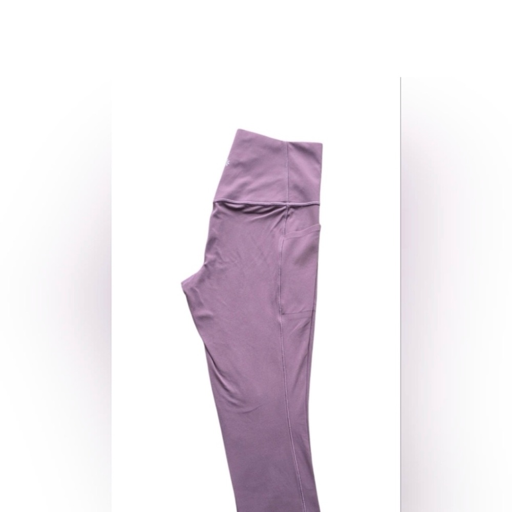 Athleta Salutation Stash Pocket tight - Picture 3 of 6